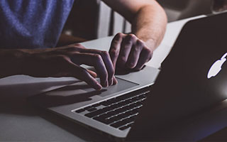 乐鱼体育平台-特色水上极速滑艇比赛，水域快艇的极限狂飙，滑水艇价格