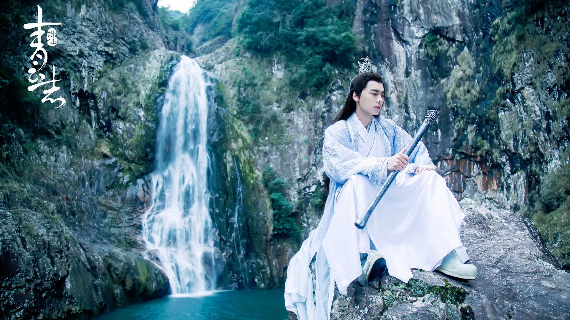 “青少年足球公益活动在边远地区落地，普及足球运动”，开展青少年足球运动的意义
