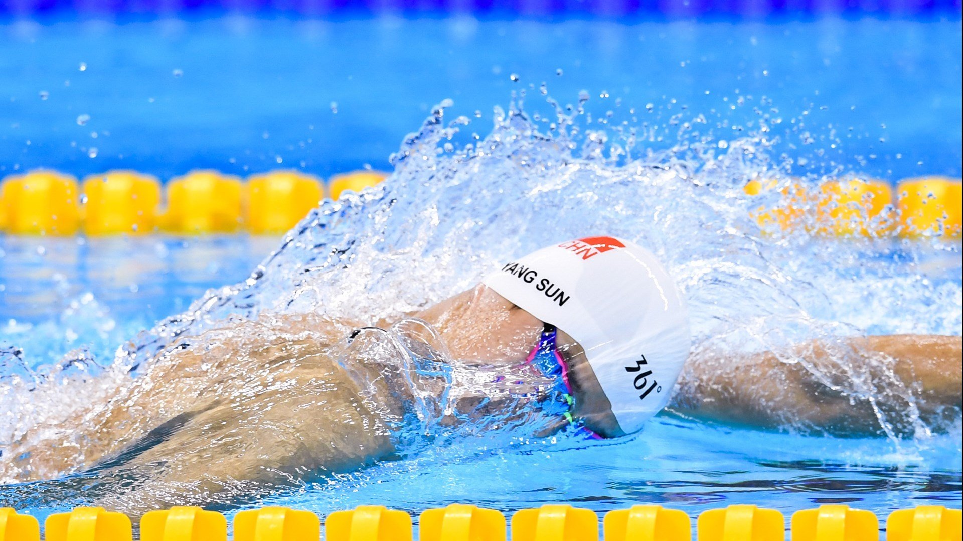 《强阵容对决:极具看点的顶级战队对决》,阵容强大下一句是什么